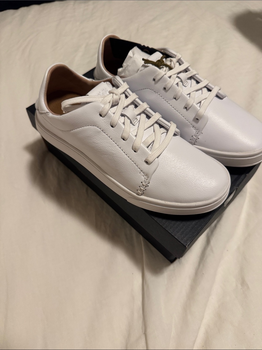 NWT OluKai Pehuea Lī ‘Ili Women’s Leather Sneakers
